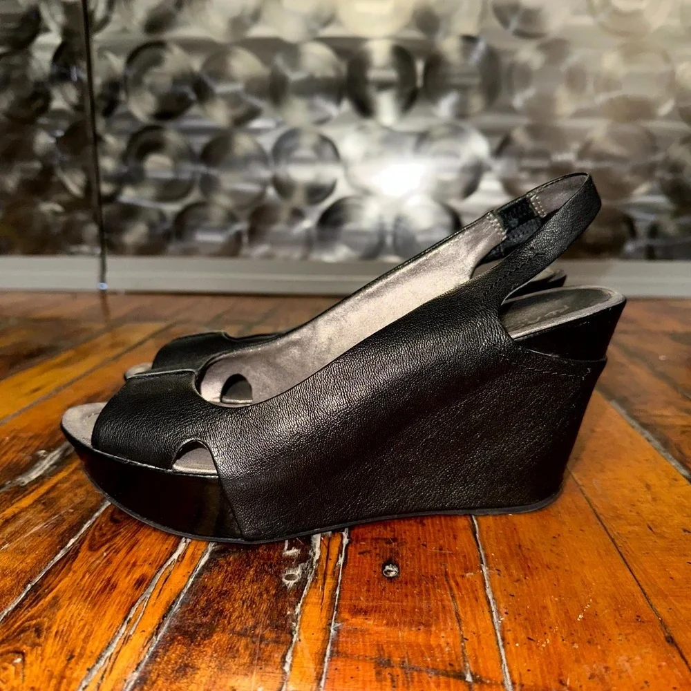 Kenneth Cole Reaction Sole Envy Platform Wedge Sandals Women's Size 10 Black